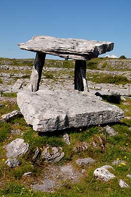 Irland Poulnabrone-Dolmen-001