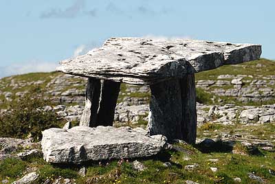 Irland Poulnabrone-Dolmen-002