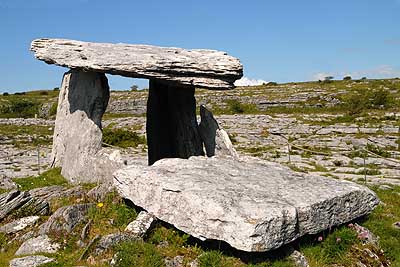 Irland Poulnabrone-Dolmen-003