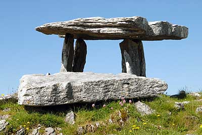 Irland Poulnabrone-Dolmen-004